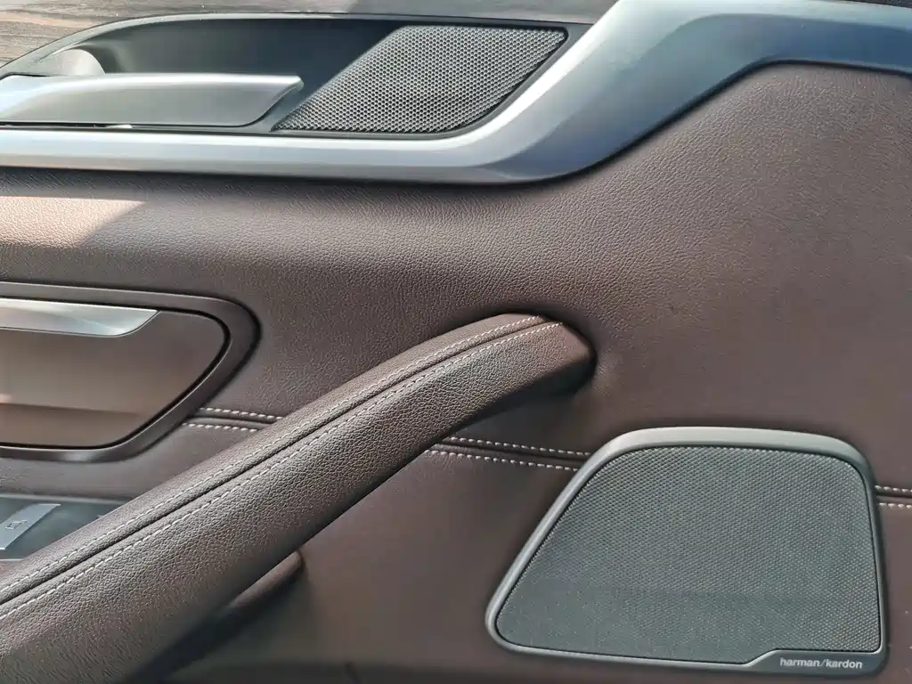BMW 5 Series — миниатюра 26