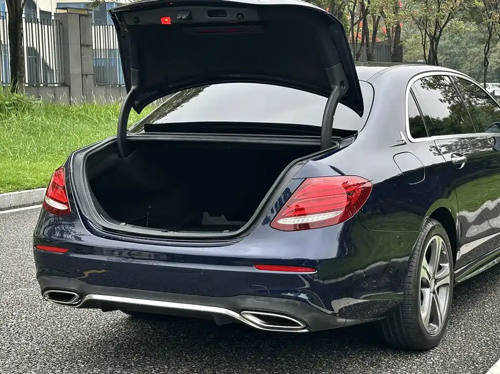 Mercedes-Benz E-Class — миниатюра 7