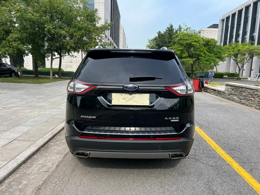 Ford Edge — миниатюра 6