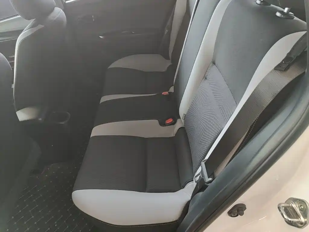 Toyota Yaris L — миниатюра 17