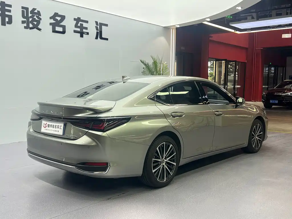 Lexus ES — миниатюра 15
