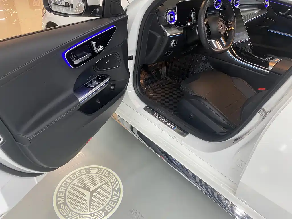 Mercedes-Benz C-Class — миниатюра 6