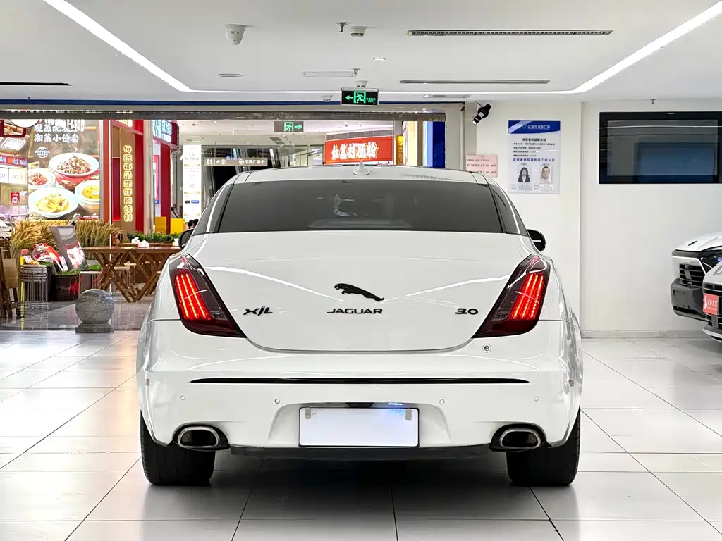 Jaguar XJ — миниатюра 6