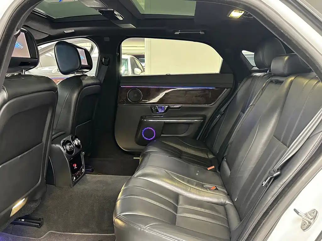Jaguar XJ — миниатюра 15