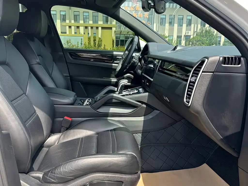 Porsche Cayenne — миниатюра 12