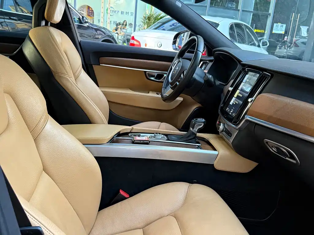 Volvo S90 — миниатюра 13