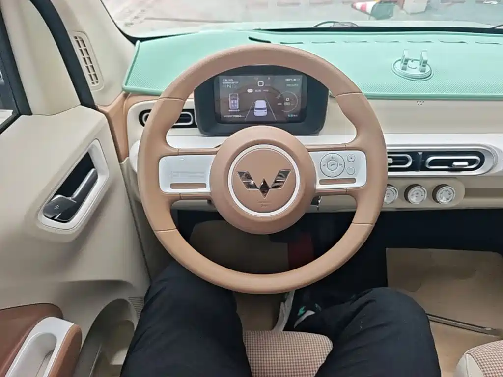 Wuling MINIEV — миниатюра 11