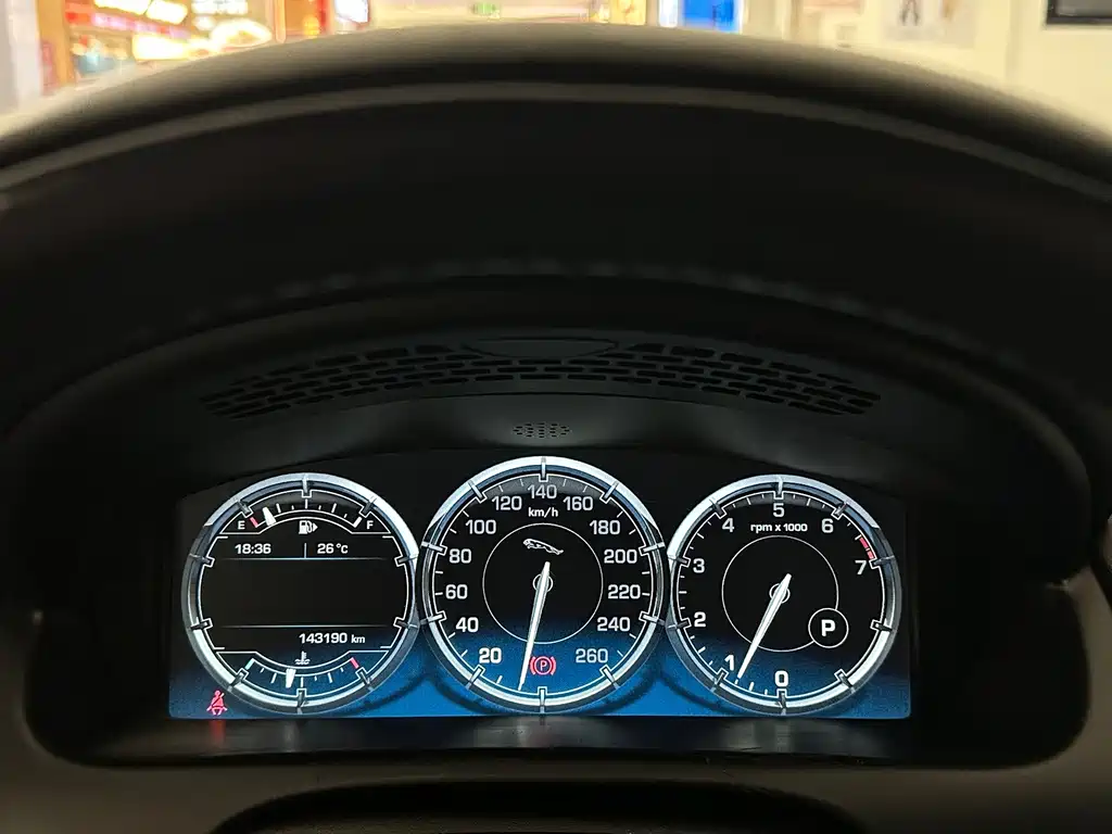 Jaguar XJ — миниатюра 23