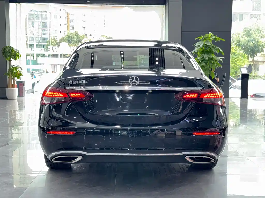 Mercedes-Benz E-Class — миниатюра 7
