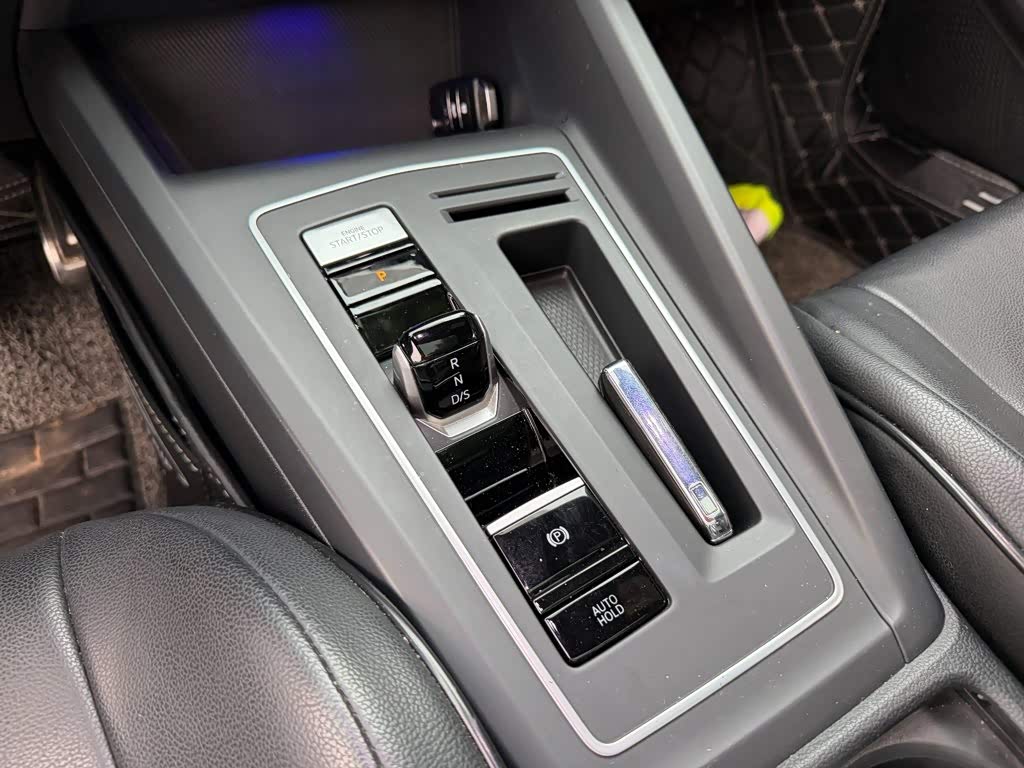 Volkswagen Golf 1.4 л 2021 г. Белый, пробег 15000 км