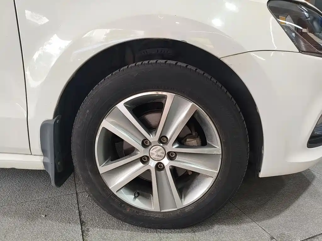 Volkswagen Polo — миниатюра 17
