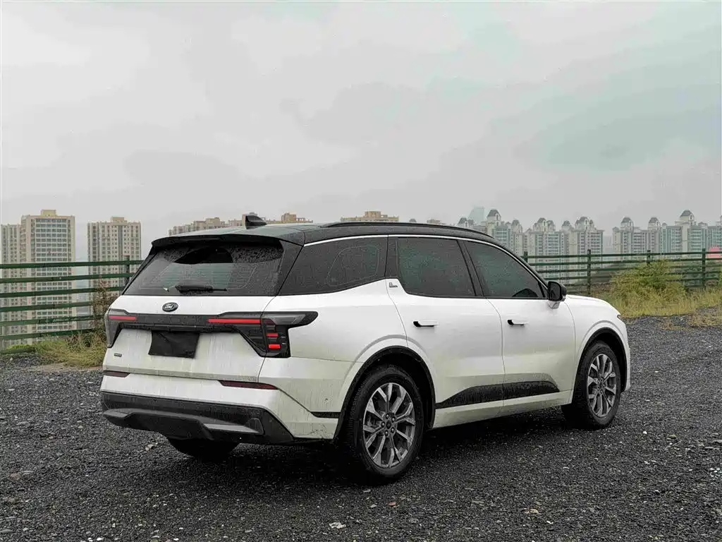 Ford Edge — миниатюра 4