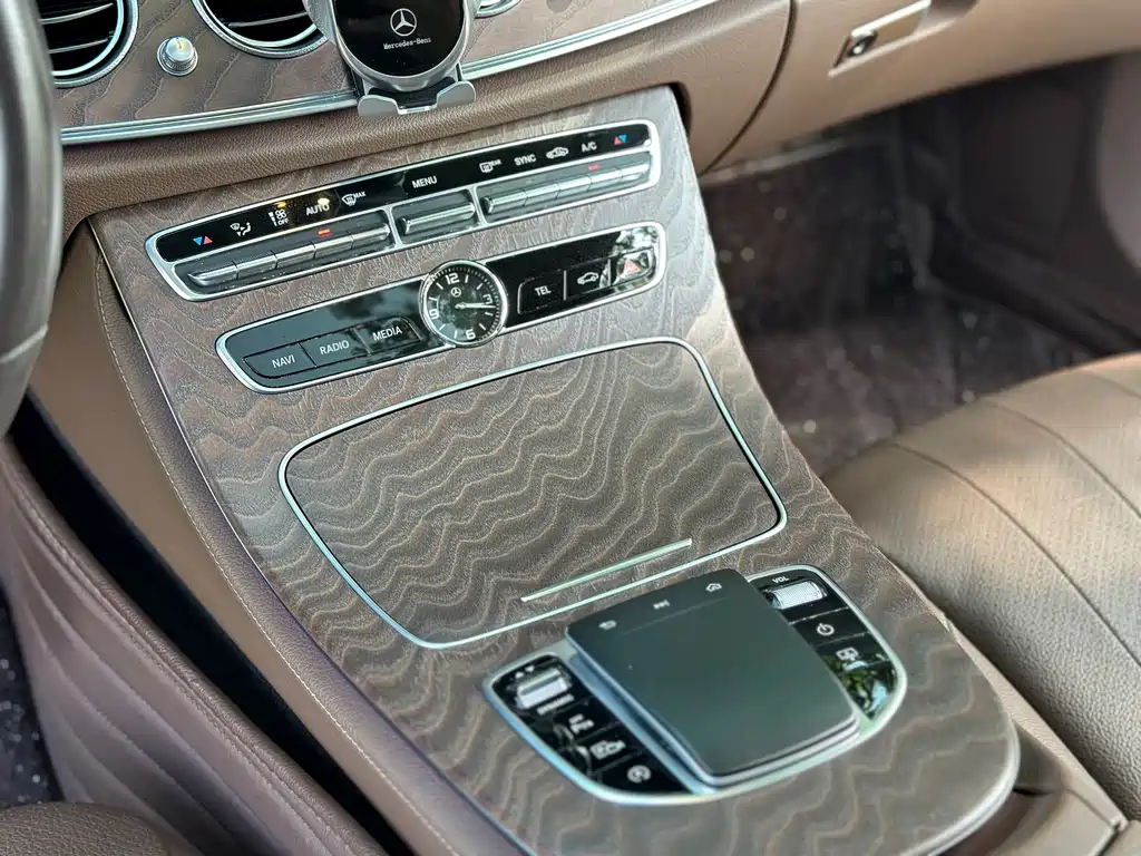 Mercedes-Benz E-Class — миниатюра 15