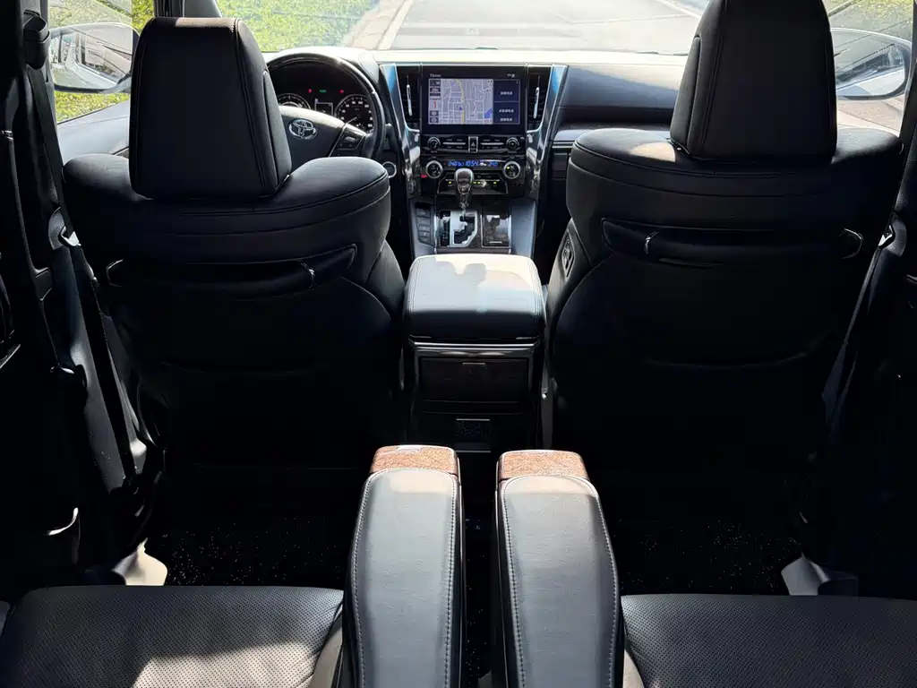 Toyota Vellfire — миниатюра 11