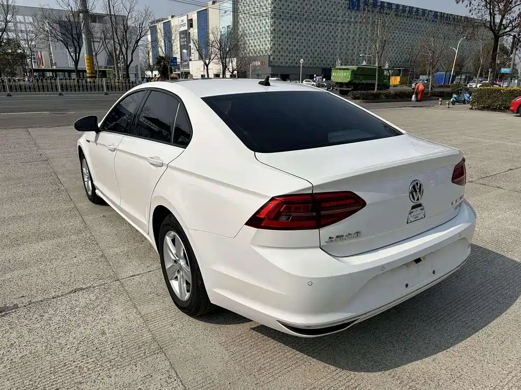 Volkswagen Lamando 2021 230TSI DSG