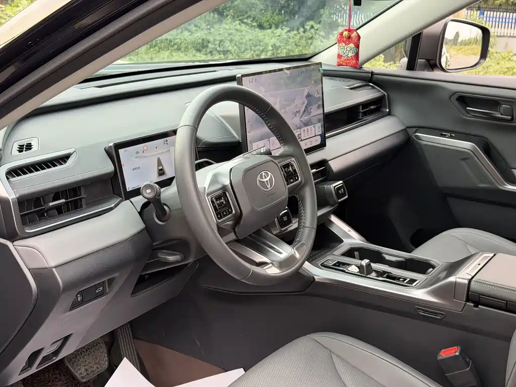 Toyota RAV4 — миниатюра 4