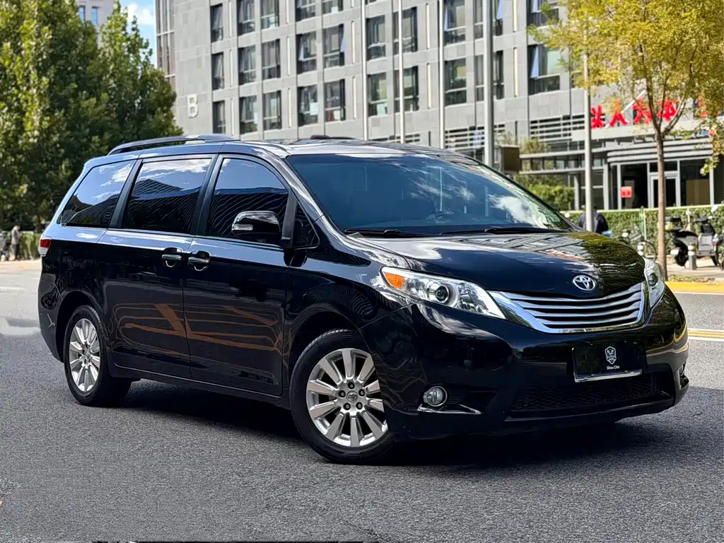 Toyota Sienna — миниатюра 3