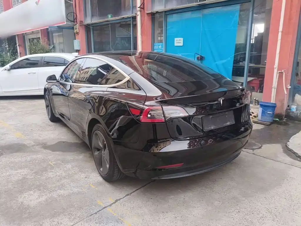 Tesla Model 3 — миниатюра 5