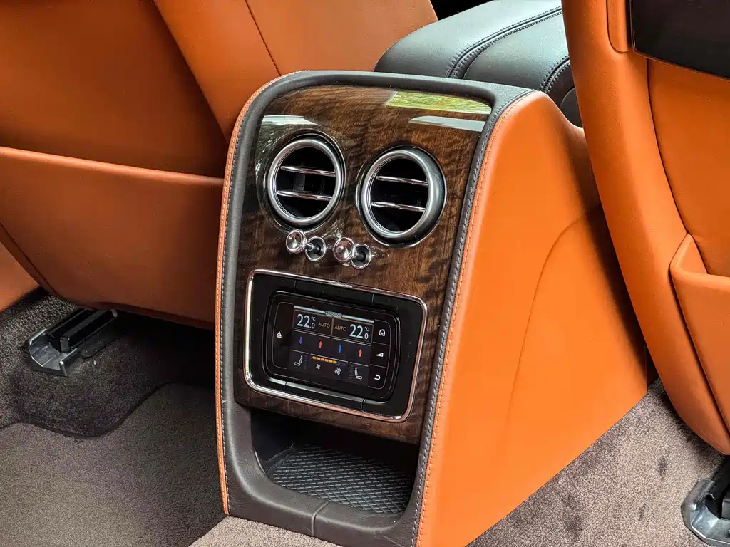 Bentley Flying Spur — миниатюра 20