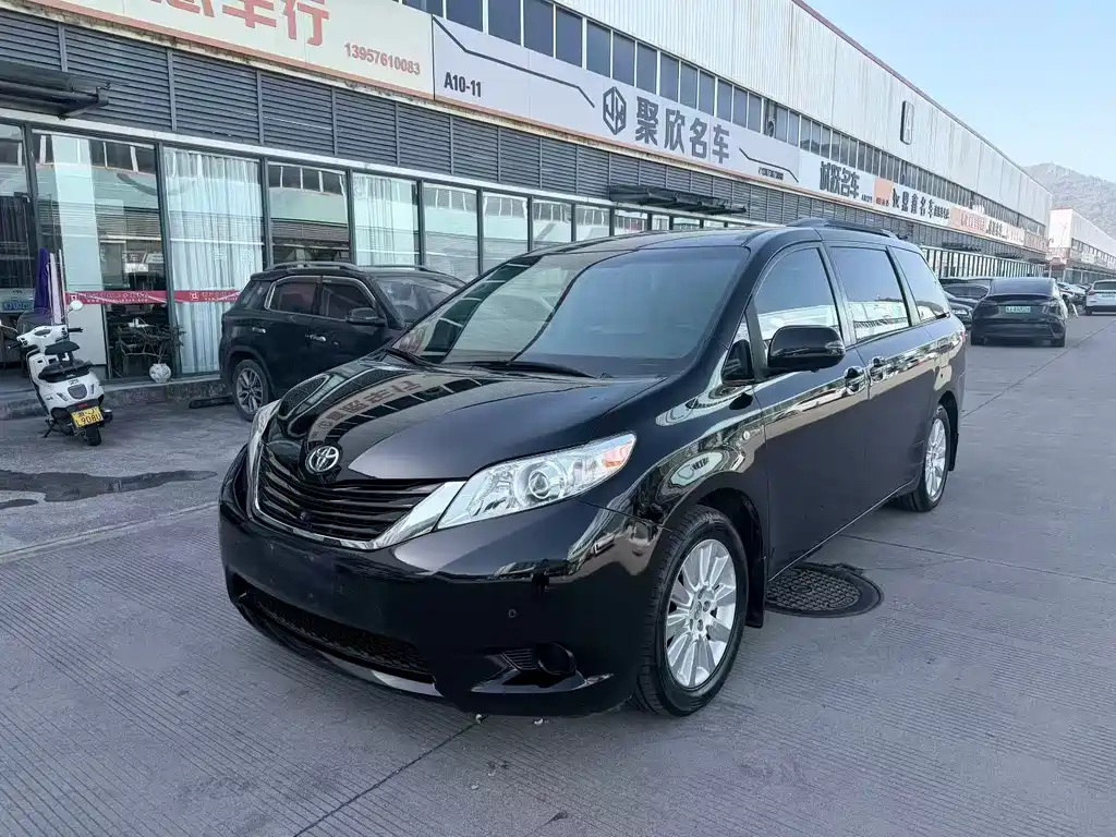 TOYOTA SIENNA