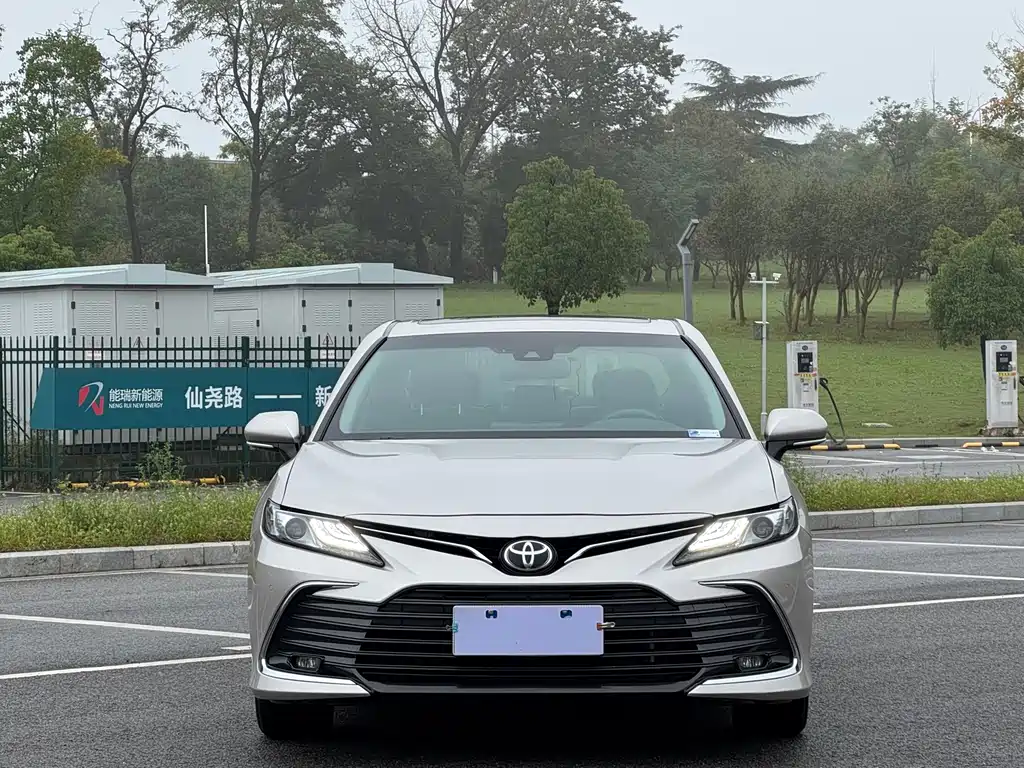 Toyota Camry — миниатюра 2
