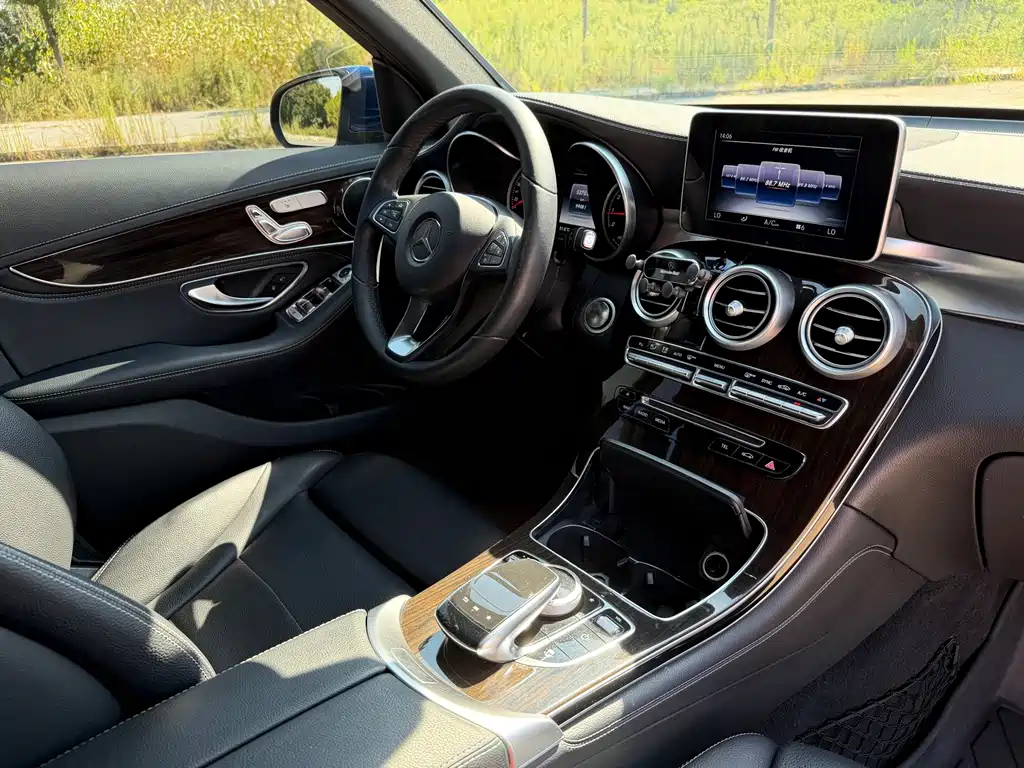 Mercedes-Benz GLC — миниатюра 12
