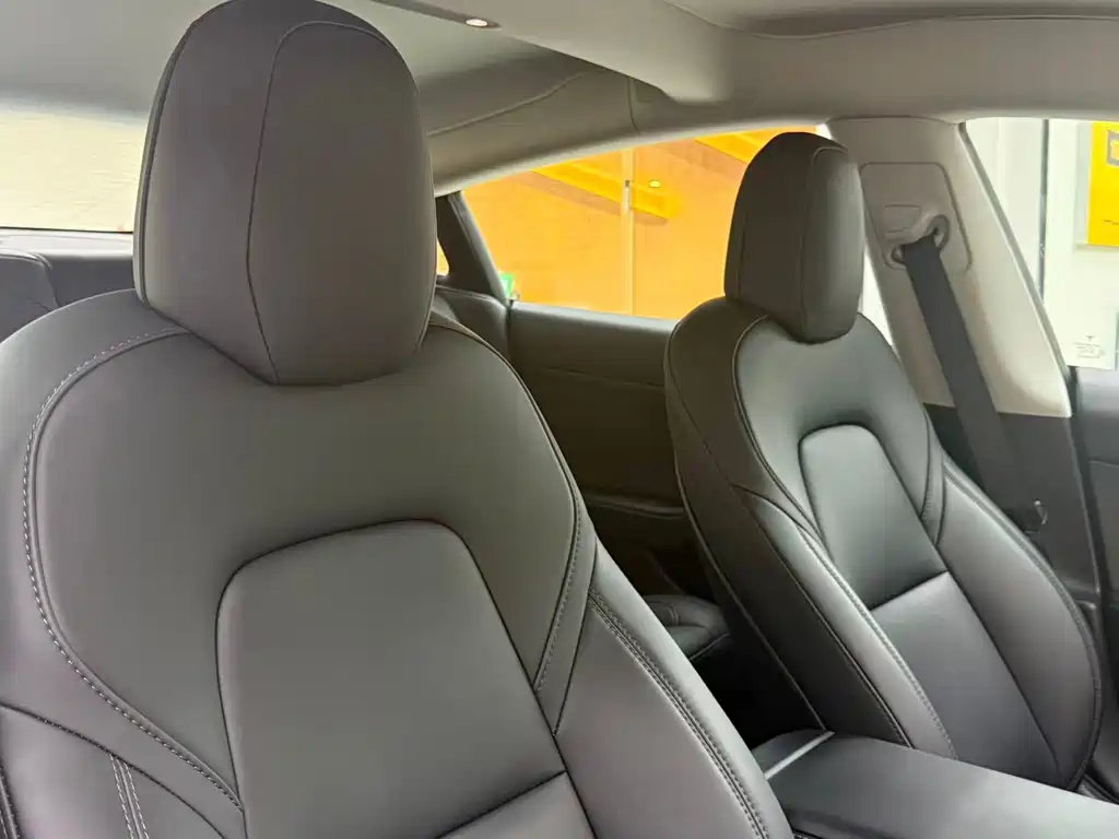 Tesla Model 3 — миниатюра 10