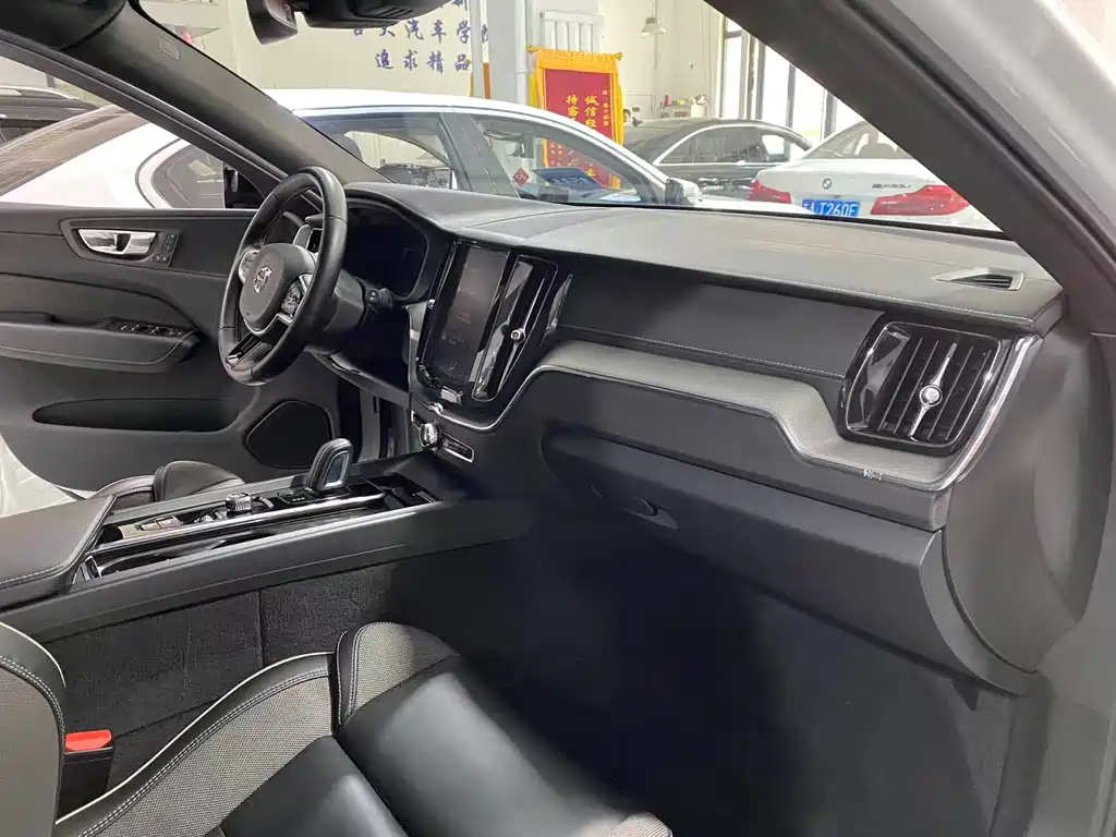 VOLVO XC60 PLUG IN HYBRID