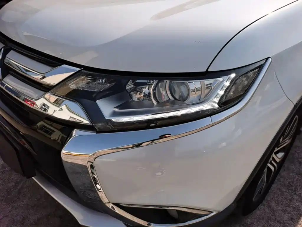 Mitsubishi Outlander — миниатюра 24