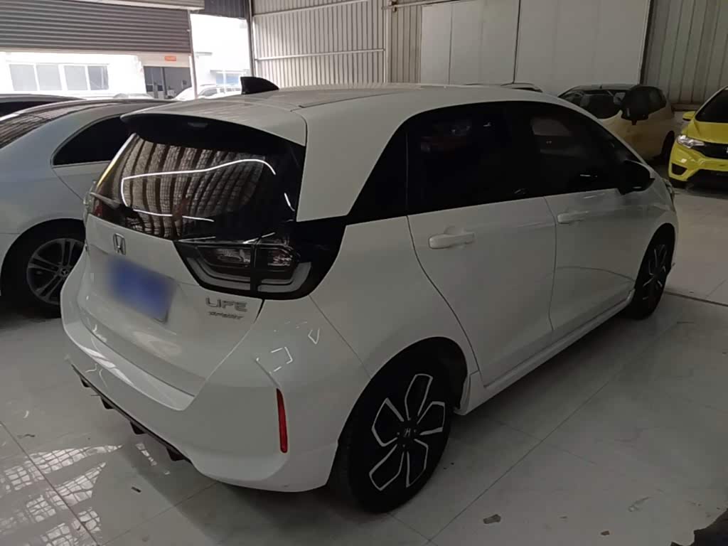 Honda Life 1.5 л 2021 г. Белый, пробег 34700 км