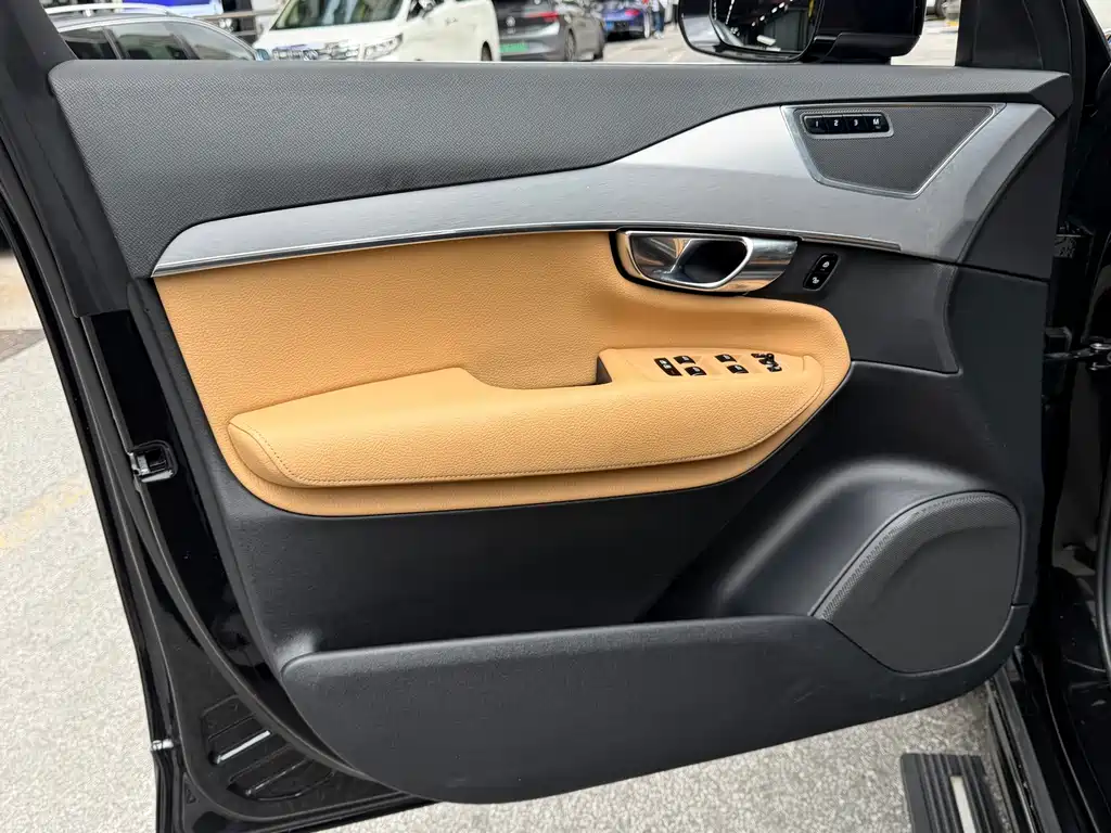 Volvo XC90 — миниатюра 8