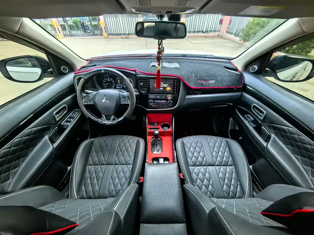 Mitsubishi Outlander — миниатюра 9