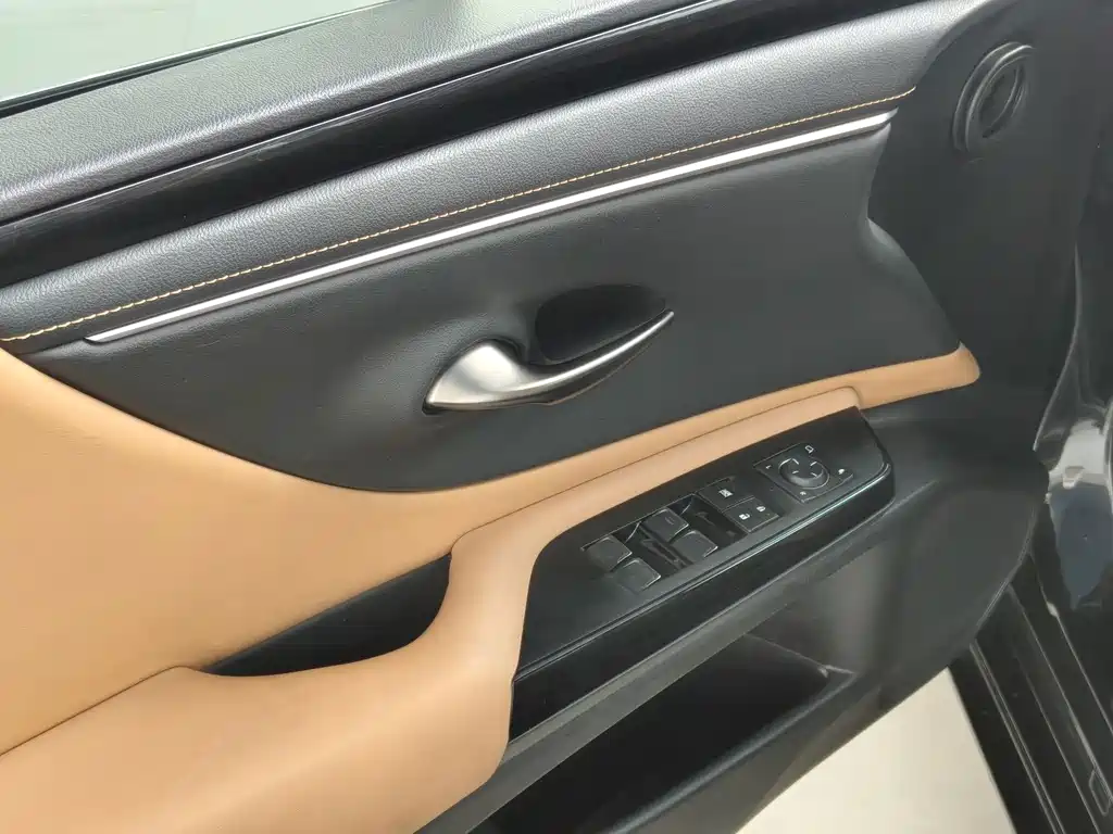 Lexus ES — миниатюра 13