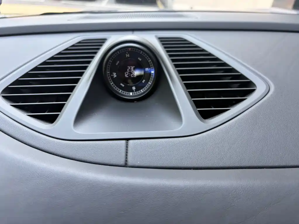 Porsche Macan EV — миниатюра 8