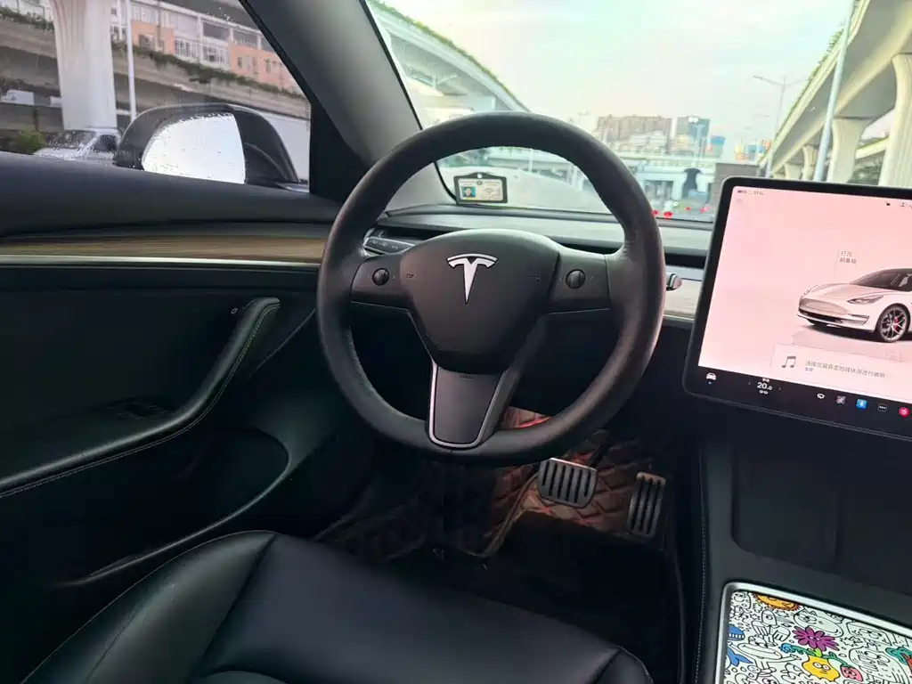 Tesla Model 3 — миниатюра 13