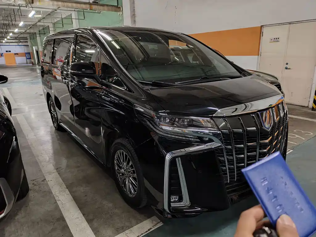Toyota Alphard — миниатюра 3