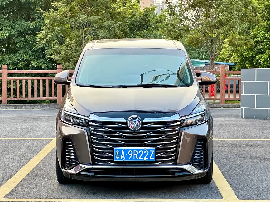 Buick GL8 — миниатюра 2