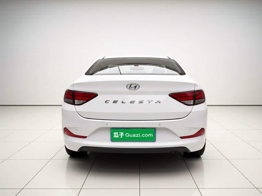 Hyundai Elantra 1.6 л 2021 г. Белый, пробег 12400 км