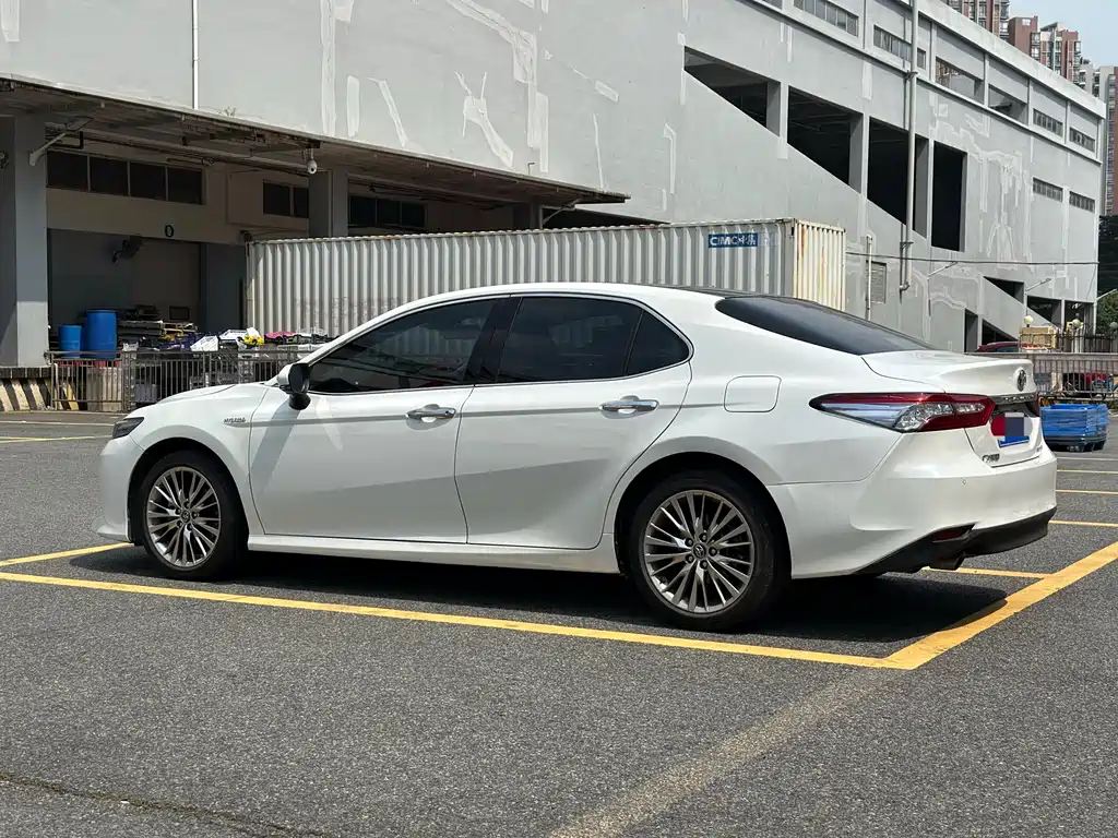 Toyota Camry — миниатюра 17