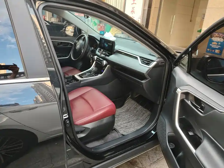 Toyota RAV4 — миниатюра 8