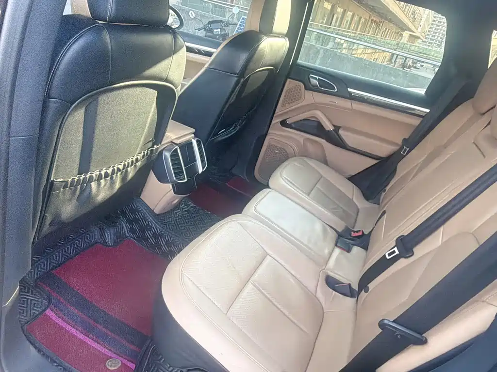 Porsche Cayenne — миниатюра 13