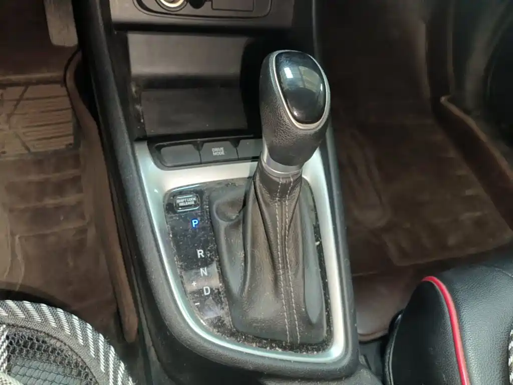 Hyundai Elantra — миниатюра 14