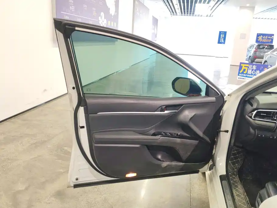 Toyota Camry — миниатюра 7