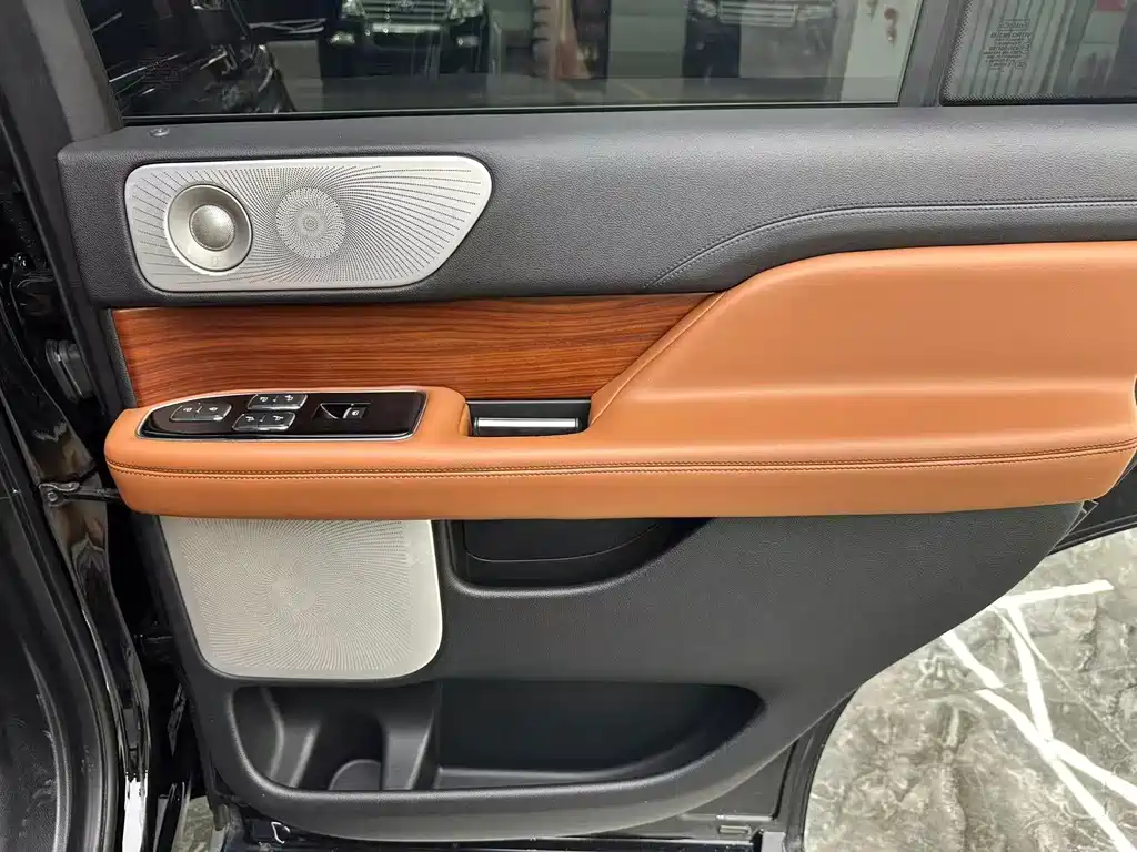 Lincoln Navigator — миниатюра 16