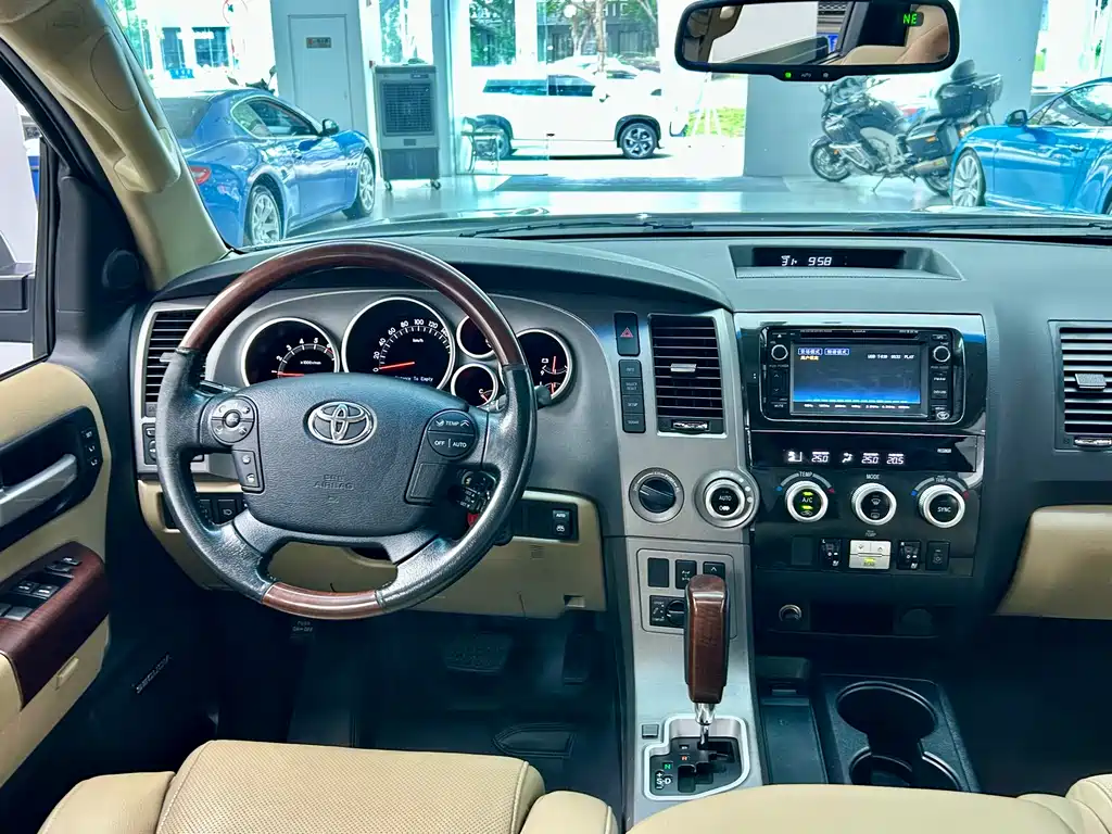 Toyota Sequoia 2010 5.7 Platinum