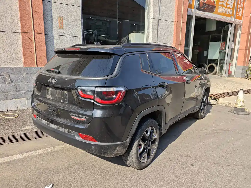Jeep Compass — миниатюра 5