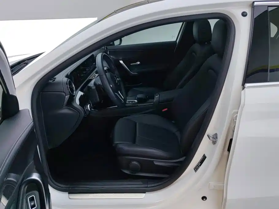 Mercedes-Benz A-Class — миниатюра 9