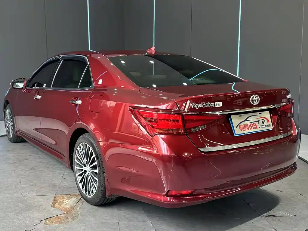 Toyota Crown — миниатюра 8