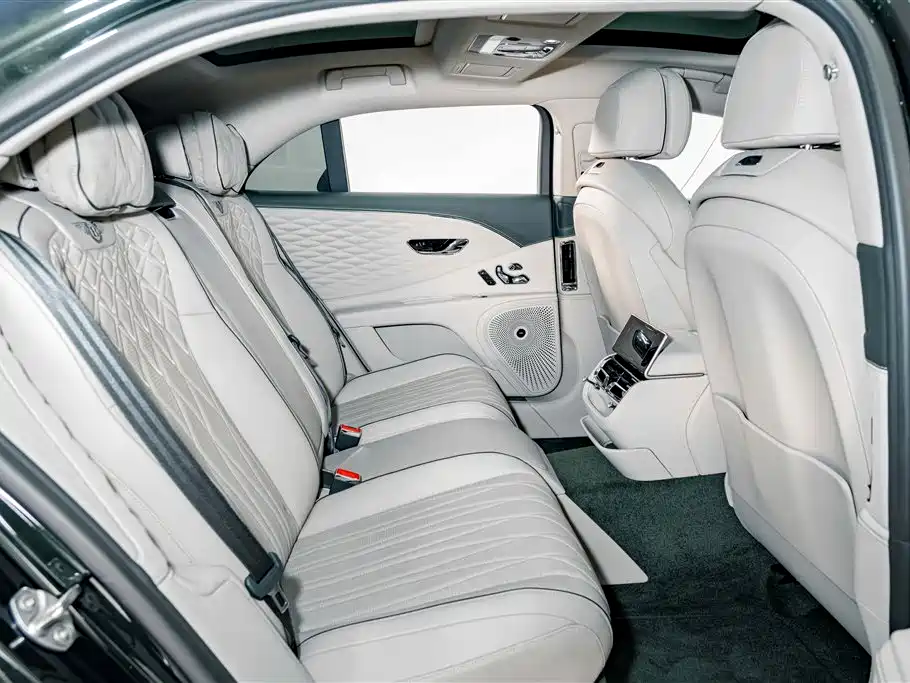 Bentley Flying Spur PHEV — миниатюра 24