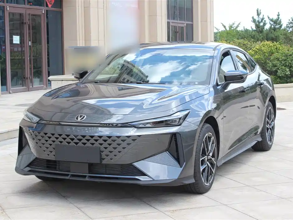 Changan UNI-V iDD 2025